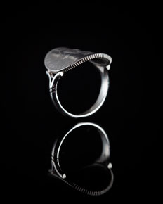 Bague argent texturée — photographie réalisée par PHOTOPRODSTUDIO à Castres
