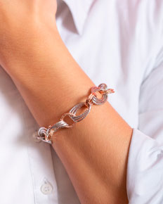 Bracelet porté — photographie réalisée par PHOTOPRODSTUDIO à Castres