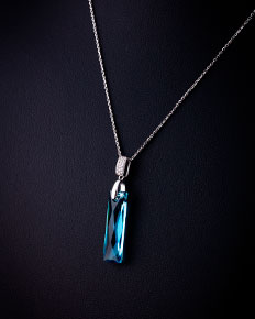Pendentif pierre bleue — photographie réalisée par PHOTOPRODSTUDIO à Castres