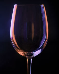 Verre, éclairage coloré — photographie réalisée par PHOTOPRODSTUDIO à Castres